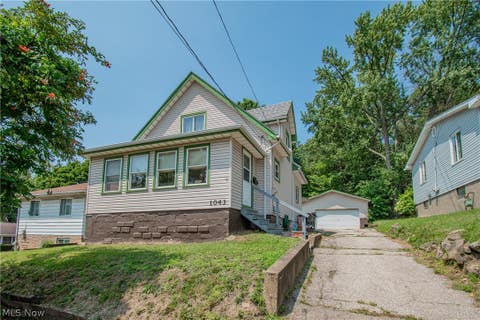 Homes For Sale - 1043 Silvercrest Avenue<br/> Summit County, Akron, OH 44314