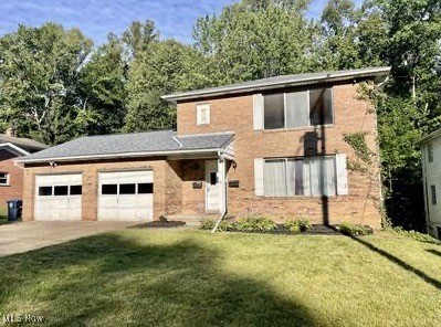 Large two bedroom apartment with forrest view ready for new care taker. This 2nd Floor apartment is located on a quiet cul-de-sac, near sand run metro park. It's walking distance to hiking trails and sledding, and a short drive to fairlawn shopping centers. The apartment features refrigerator, gas range, dishwasher and disposal. There is a secured basement storage with washer and dryer hook ups. Many built-ins through out. Large back yard that abuts to the metro parks. Great for nature enthusiasts. Pets considered on case by case basis with additional Deposit. Tenant is responsible for all Utilities Gas Electric & H20. Applicants must apply before viewing.
Qualifications:
* 3x1 Income ratio
* No Collections from previous lease
* No evictions(5 Years)
* 600+ Credit Score
* Clear Criminal History.
* Non Smoking Building
* Renters Insurance Required
* Single Family Home Rentals required an additionalWater Deposit