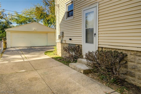 Tiny photo for 5328 Vine Street, Maple Heights, OH 44137 (MLS # 5257260)