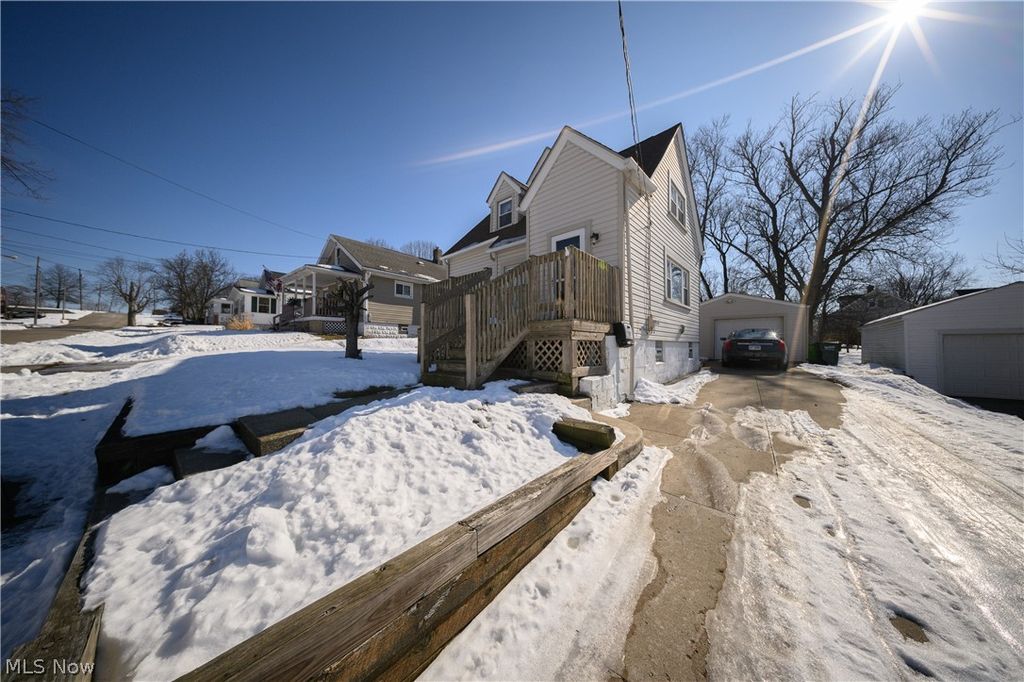 Photo of 270 E Cassell Avenue, Barberton, OH 44203 (MLS # 5197911)