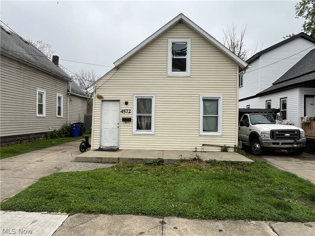 Photo of 4572 Niessen Court, Cleveland, OH 44109 (MLS # 5204846)