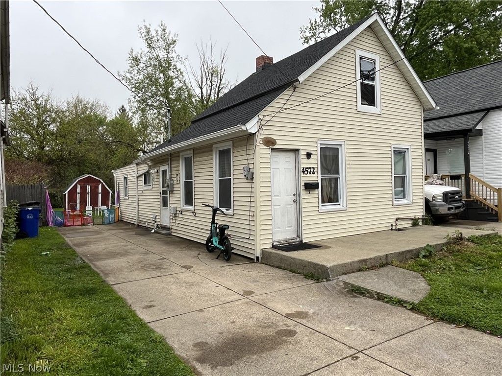 Photo of 4572 Niessen Court, Cleveland, OH 44109 (MLS # 5204846)