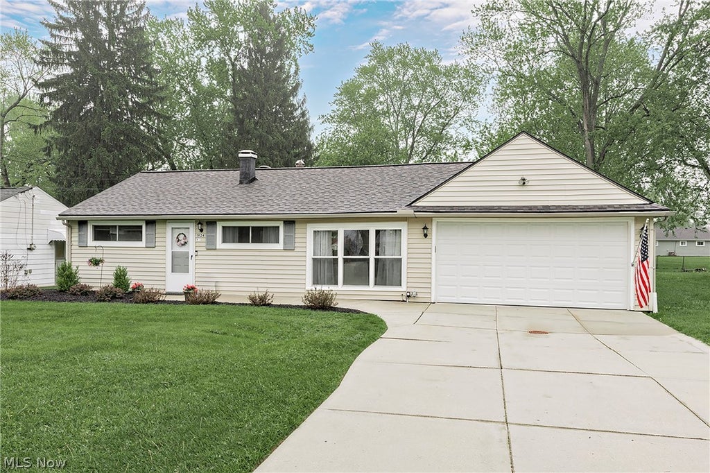 Photo of 1924 Westwood Drive, Twinsburg, OH 44087 (MLS # 5213798)