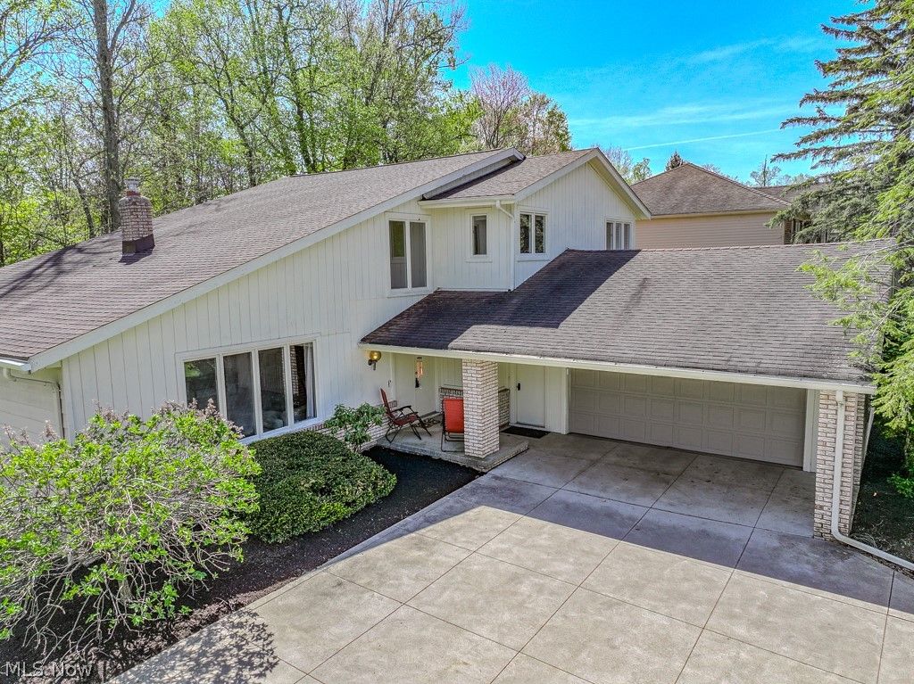 Photo of 5133 Stansbury Drive, Solon, OH 44139 (MLS # 5205799)