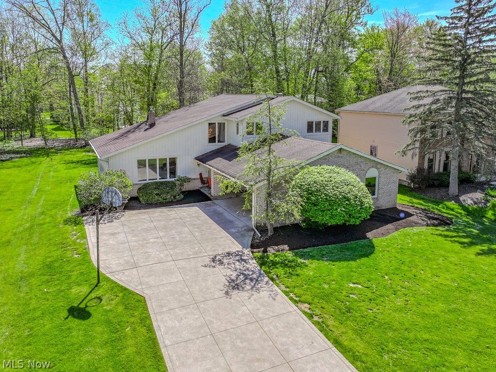 Photo of 5133 Stansbury Drive, Solon, OH 44139 (MLS # 5205799)