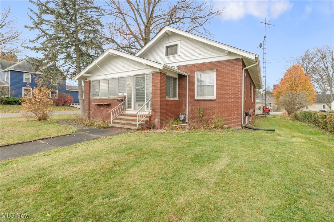 2043 Shunk Avenue, Alliance, Ohio image 1