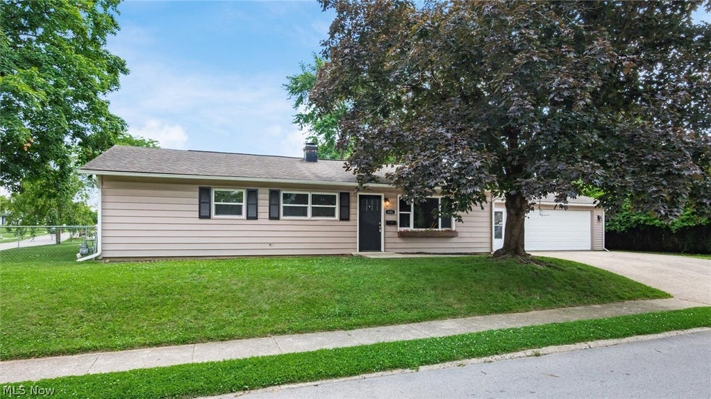 Photo of 525 W Shields Street, Newark, OH 43055 (MLS # 5223563)