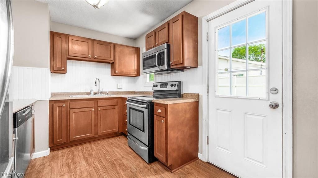 Photo of 525 W Shields Street, Newark, OH 43055 (MLS # 5223563)