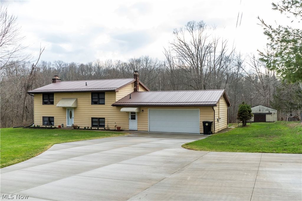 Photo of 871 S County Line Road, Ashtabula, OH 44041 (MLS # 5192687)