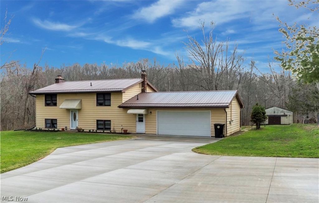Photo of 871 S County Line Road, Ashtabula, OH 44041 (MLS # 5192687)