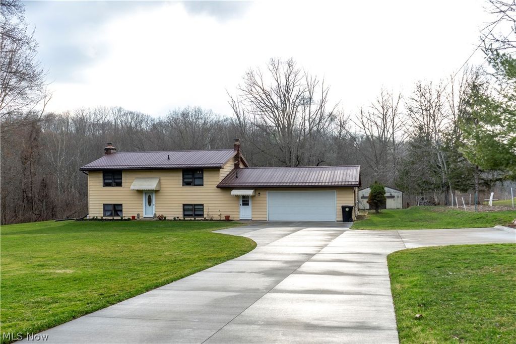 Photo of 871 S County Line Road, Ashtabula, OH 44041 (MLS # 5192687)