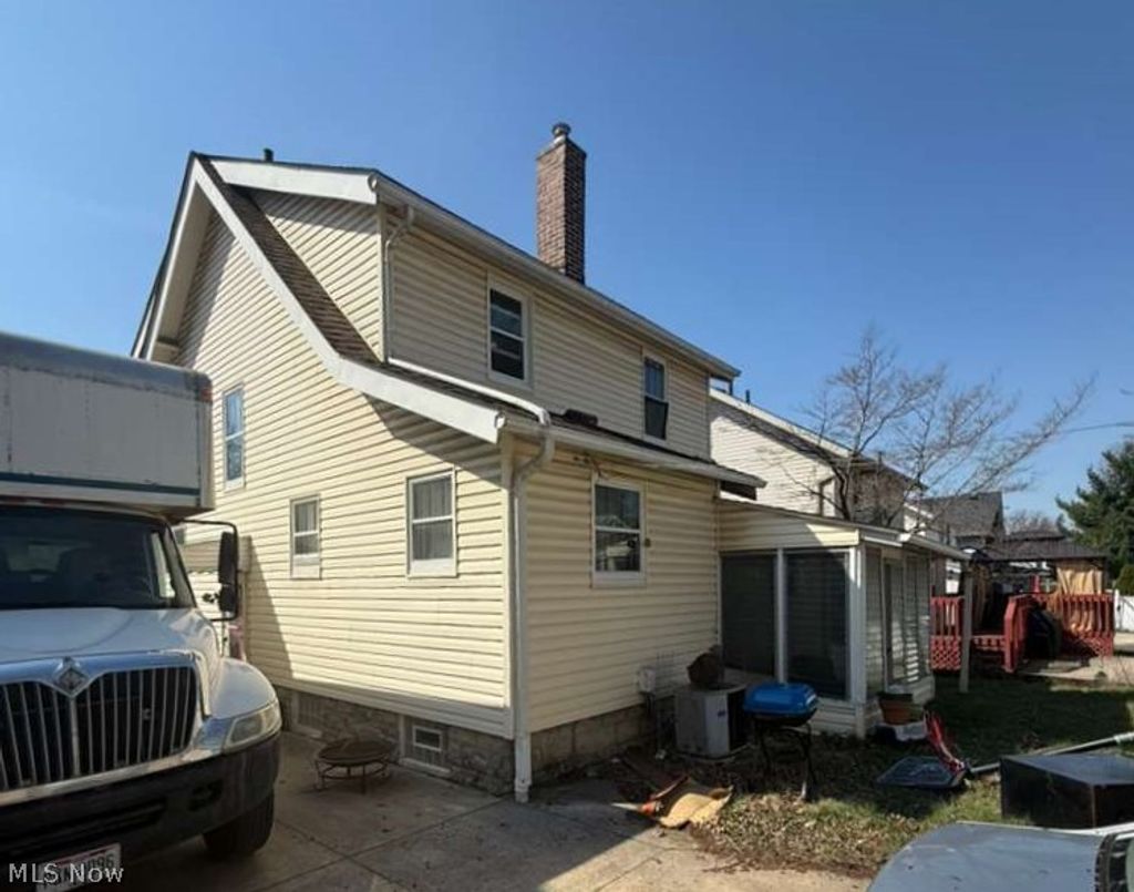 Photo of 521 E Archwood Avenue, Akron, OH 44301 (MLS # 5198630)