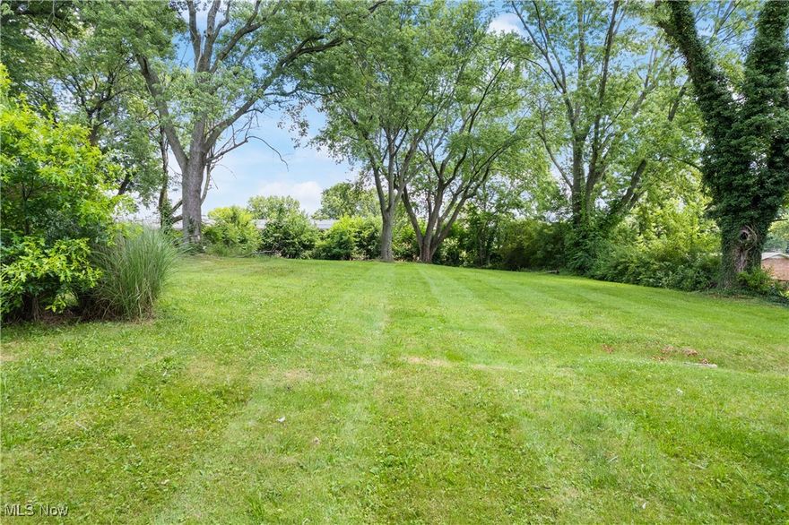 Presenting an array of opportunities, this vacant lot in Jackson Township is perfectly perched overlooking the landscape on Wales
Ave. Envision crafting your dream home on this spacious parcel of land, conveniently located near schools, parks, sports
fields, country club and abundance of eateries. Distinguished by its generous size of over half an acre, the cleared
landscape offers boundless potential for a new build. Embrace a multitude of possibilities free from overly restrictive
limitations!