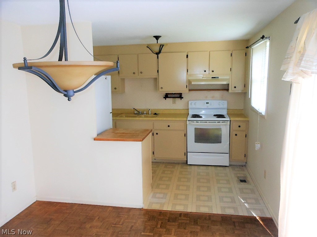 Broken Fence Estate #3 - Residential