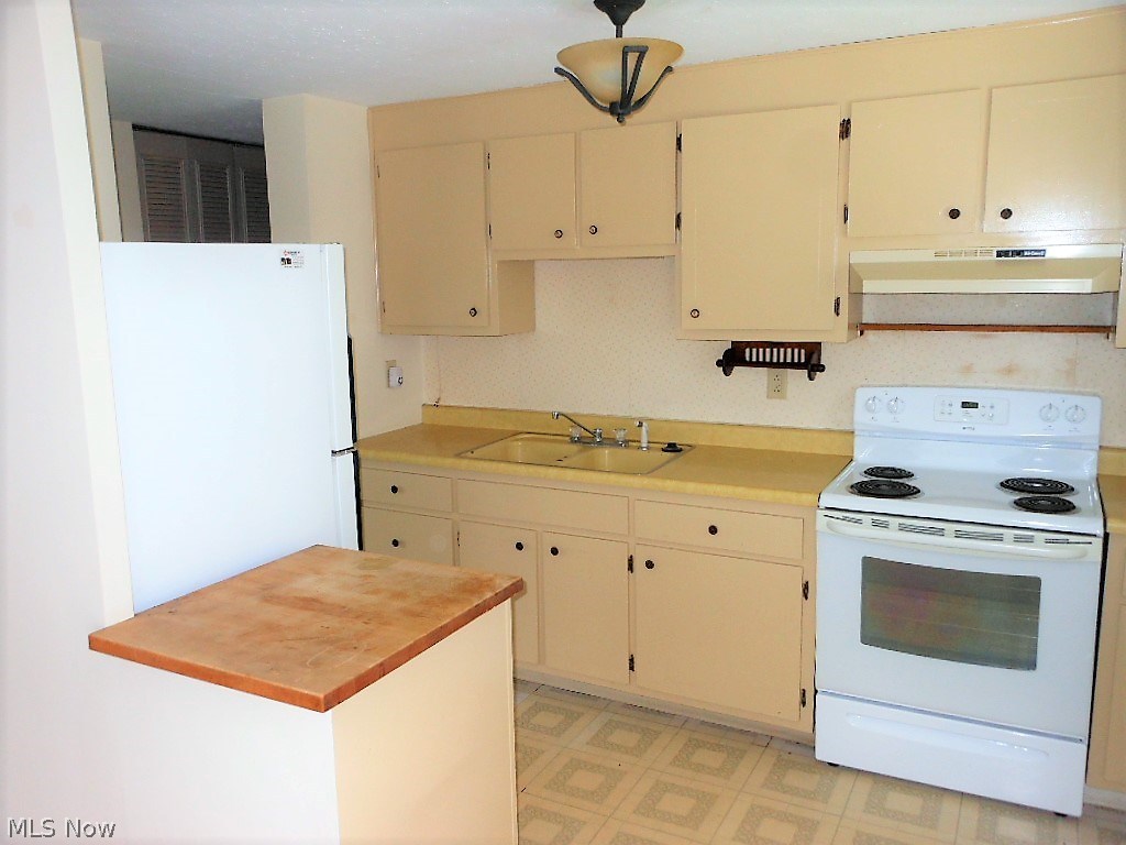 Broken Fence Estate #3 - Residential