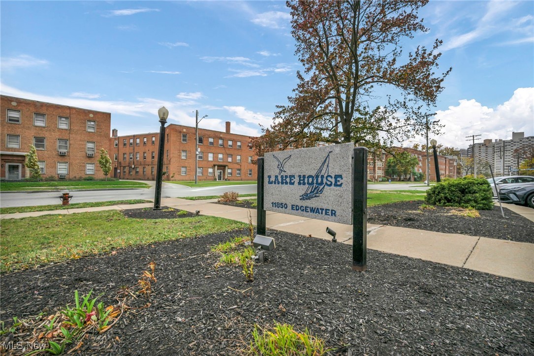 Lake House Condo - Residential Lease