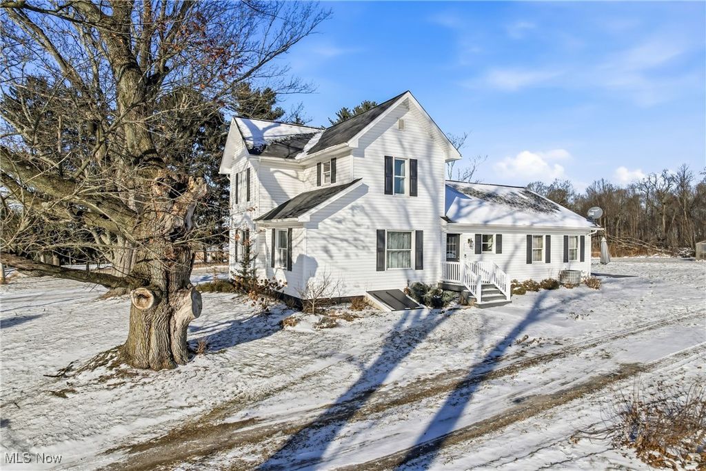 Photo of 5570 W Garfield Road, Salem, OH 44460 (MLS # 5183189)