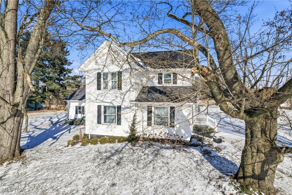 Photo of 5570 W Garfield Road, Salem, OH 44460 (MLS # 5183189)