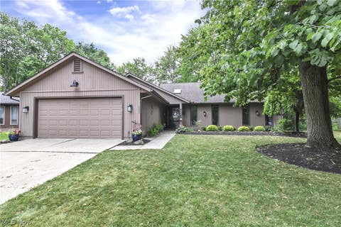 Homes For Sale - 14855 Hartford Trail<br/> Strongsville, OH 44136
