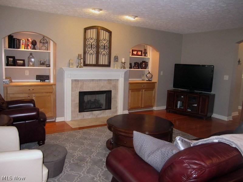 Lakeside Courts - Residential