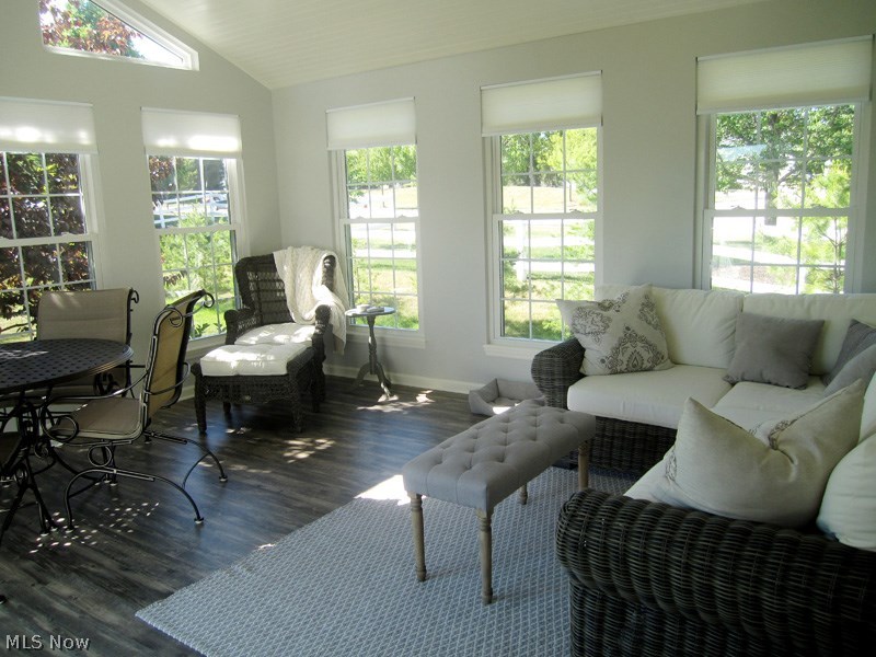 Lakeside Courts - Residential