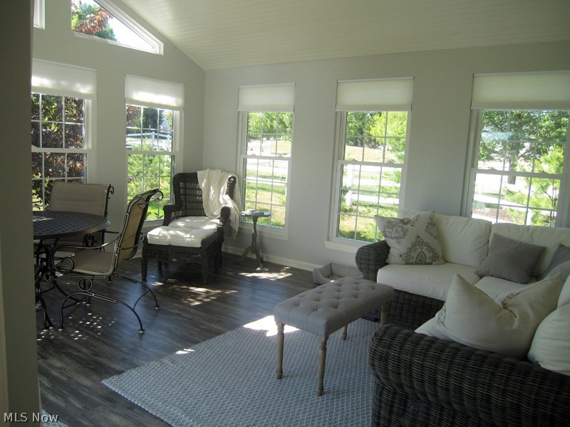 Lakeside Courts - Residential