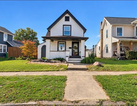 Photo of 811 7th Street SW, Massillon, OH 44647 (MLS # 5254717)