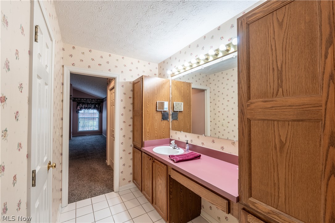 Woodbury Condo - Residential