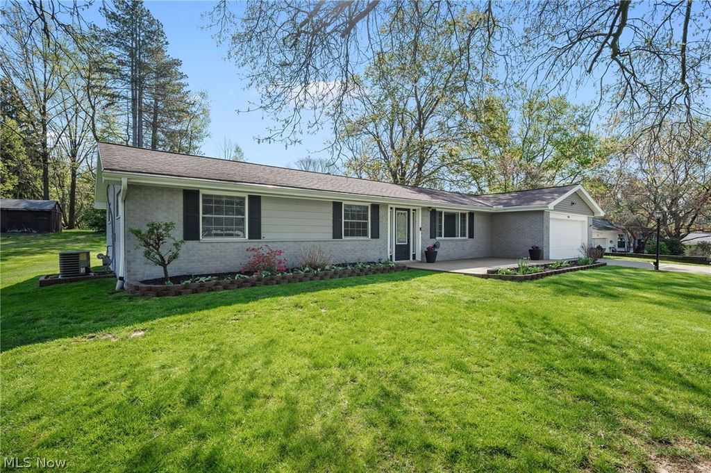 Photo of 7819 Glenn Allen Drive, Sagamore Hills, OH 44067 (MLS # 5204454)