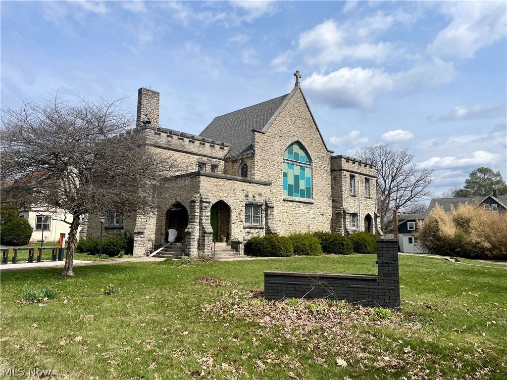 Photo of 1205 Elm Street, Youngstown, OH 44505 (MLS # 5197532)