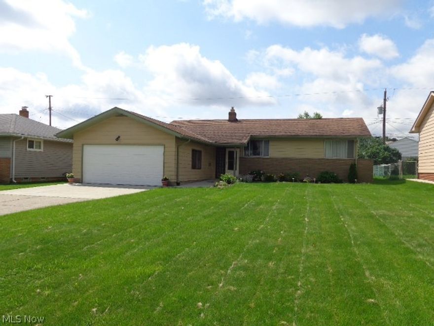 Nice ranch with a 2 car attached garage!!Freshly painted and new carpet throughout!!L-shaped rec rm,half bath and office room in lower level!!Newer kitchen appliances stay!!Neutral décor!!Glass block bsmnt window!!Deck off dining rm!!Ceramic tile kitchen floor!!great area--dead end street!!fenced yard!!Don't miss Out!!