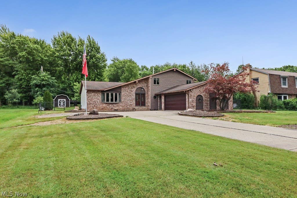 Photo of 7075 Big Creek Parkway, Middleburg Heights, OH 44130 (MLS # 5217822)