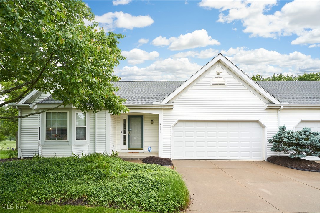 721 Pebblecreek Drive, Akron, Ohio image 1