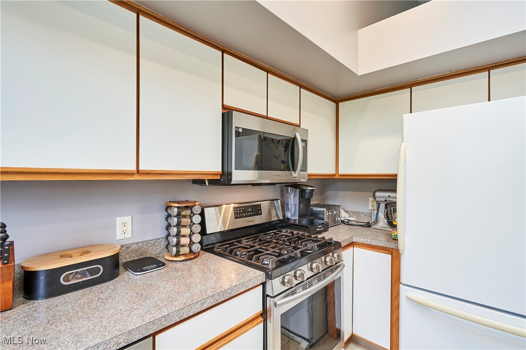 721 Pebblecreek Drive, Akron, Ohio image 12