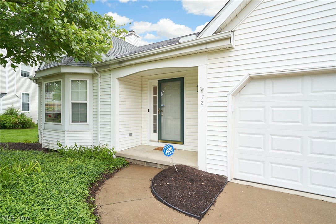 721 Pebblecreek Drive, Akron, Ohio image 2