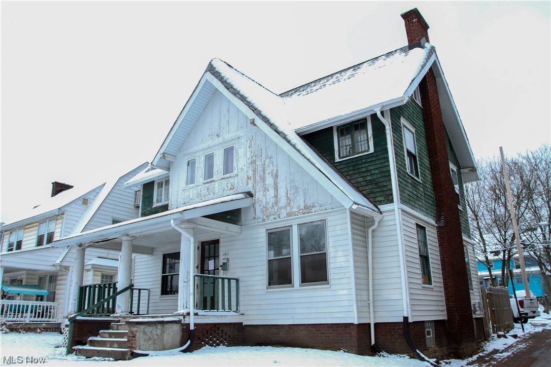 Triplex in Canton NW. NEW ROOF. NEW FURNACE. 2 car garage. One unit has been renovated. Currently one unit occupied, 2 units vacant. Great Investment property or Owner occupied and pay the mortgage renting the other 2 units! Sells AS-IS.