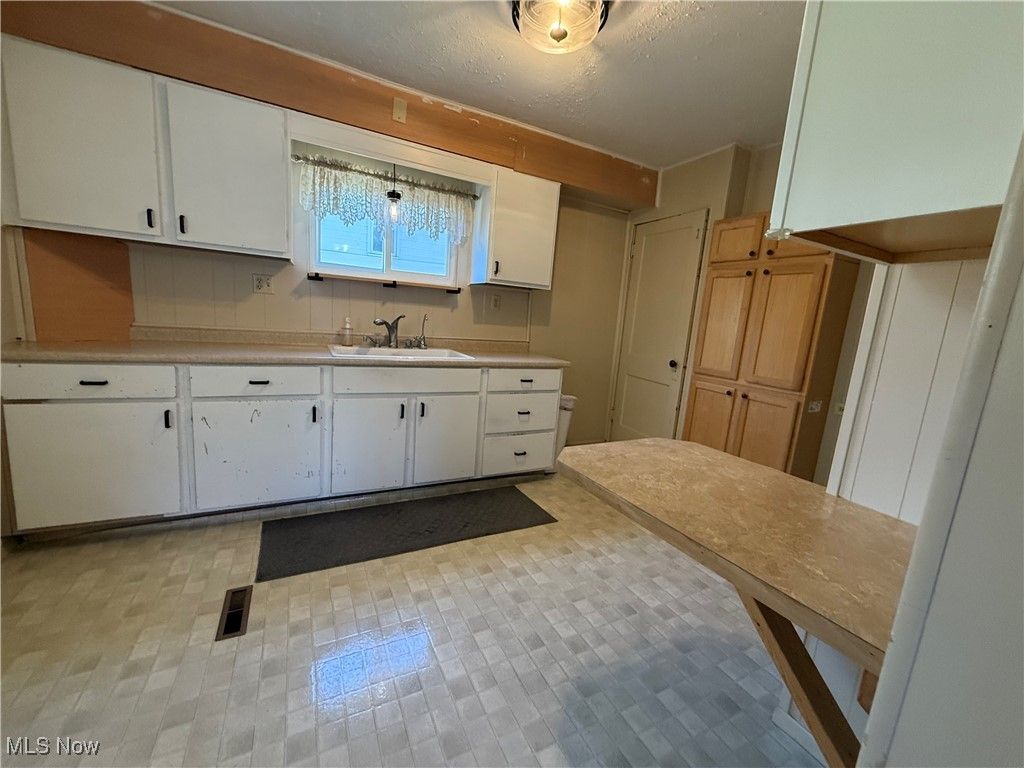 Photo of 250 Ross Avenue NW, New Philadelphia, OH 44663 (MLS # 5167997)