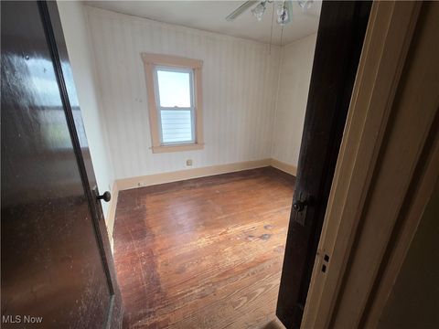 Tiny photo for 27 Erskine Avenue, Youngstown, OH 44512 (MLS # 5179030)