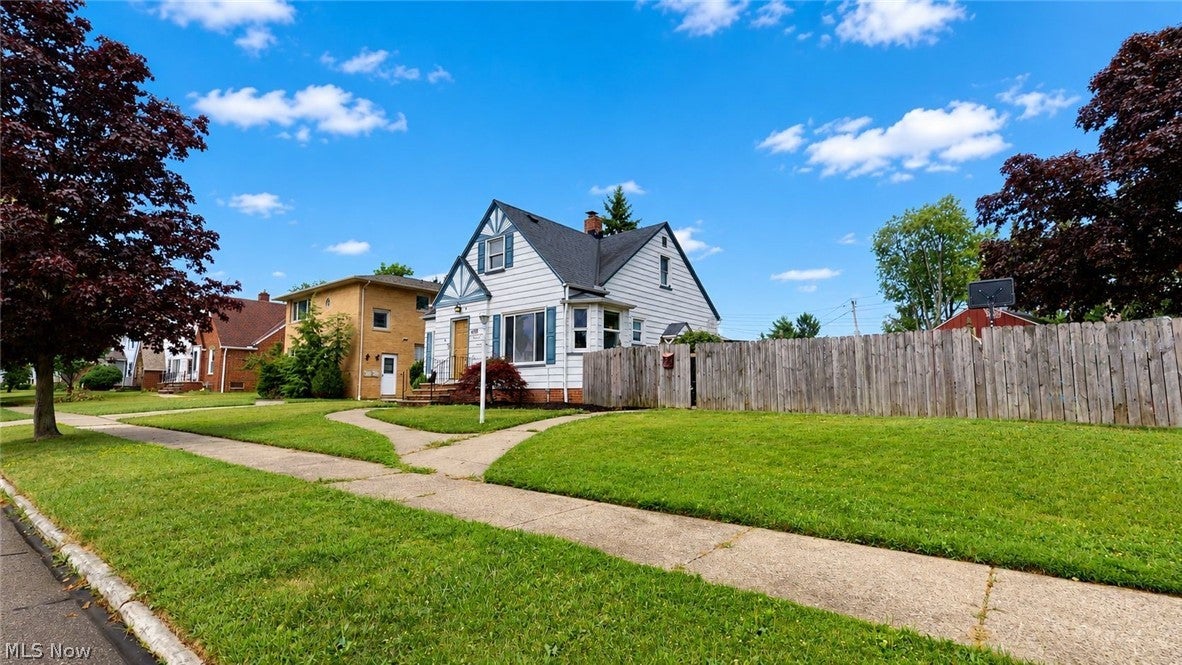 8423 Greenlawn Avenue