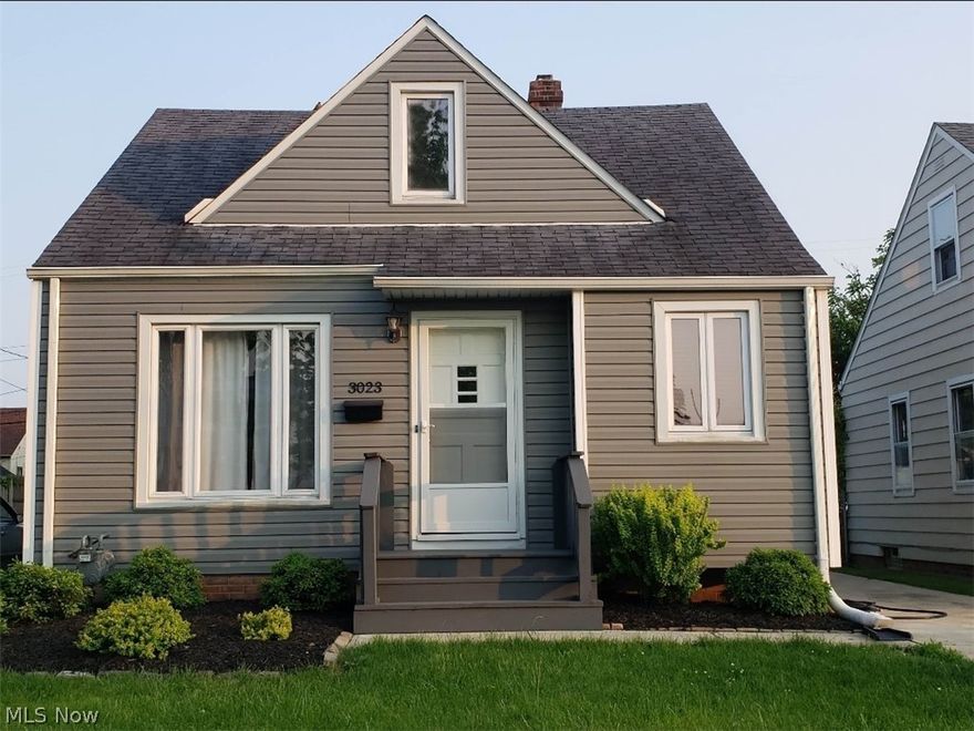 Very nice 2 bedroom with a finished basement in the heart of Parma and close to shopping and highways.  Lots of wood floors, including in the upstairs master (one upstairs room could be a SMALL third bedroom but is used as a large closet currently).  One first floor bedroom with an oversized full bathroom.  Updated kitchen with cool nook dining area, newer siding, driveway, electrical panel, some waterproofing, and water heater means less money into the home and more money into your decor.  Comes with a 1 year America's Preferred Home Warranty.  Come snatch this one up today!