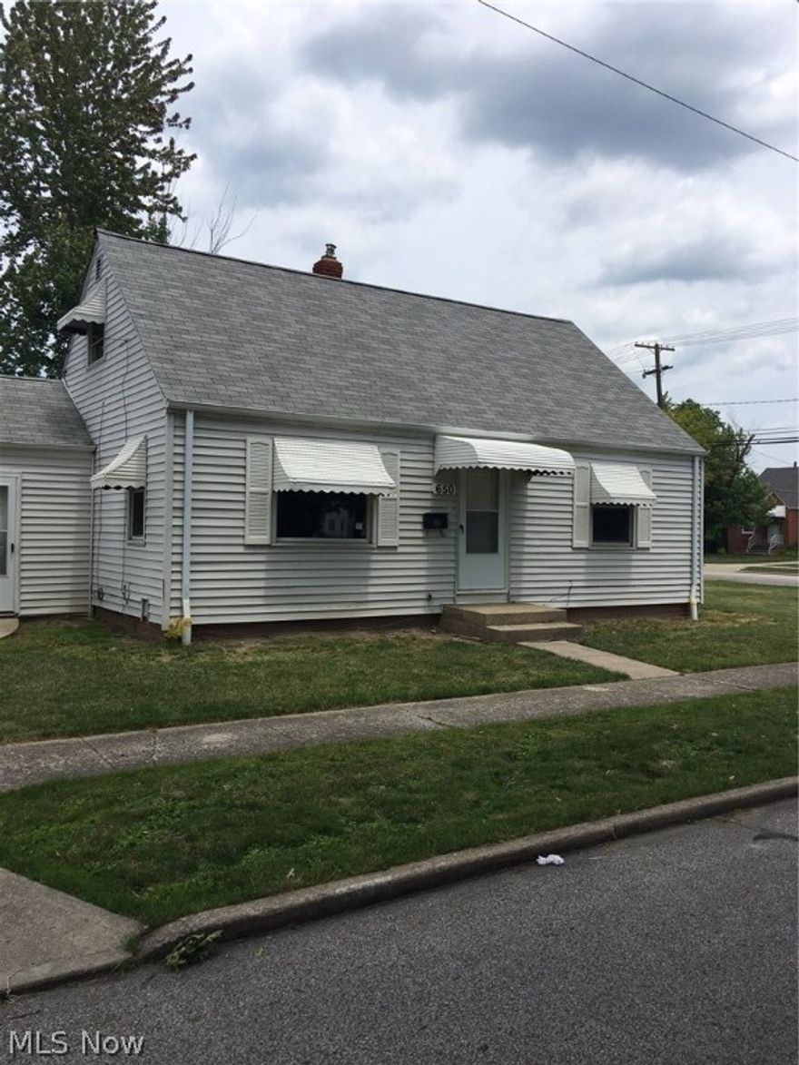 New rental listing - 650 E 260th Euclid 4 bedroom 1 bath remodeled ranch on a corner lot with an attached garage. Central air. hardwood floors. full kitchen appliances.