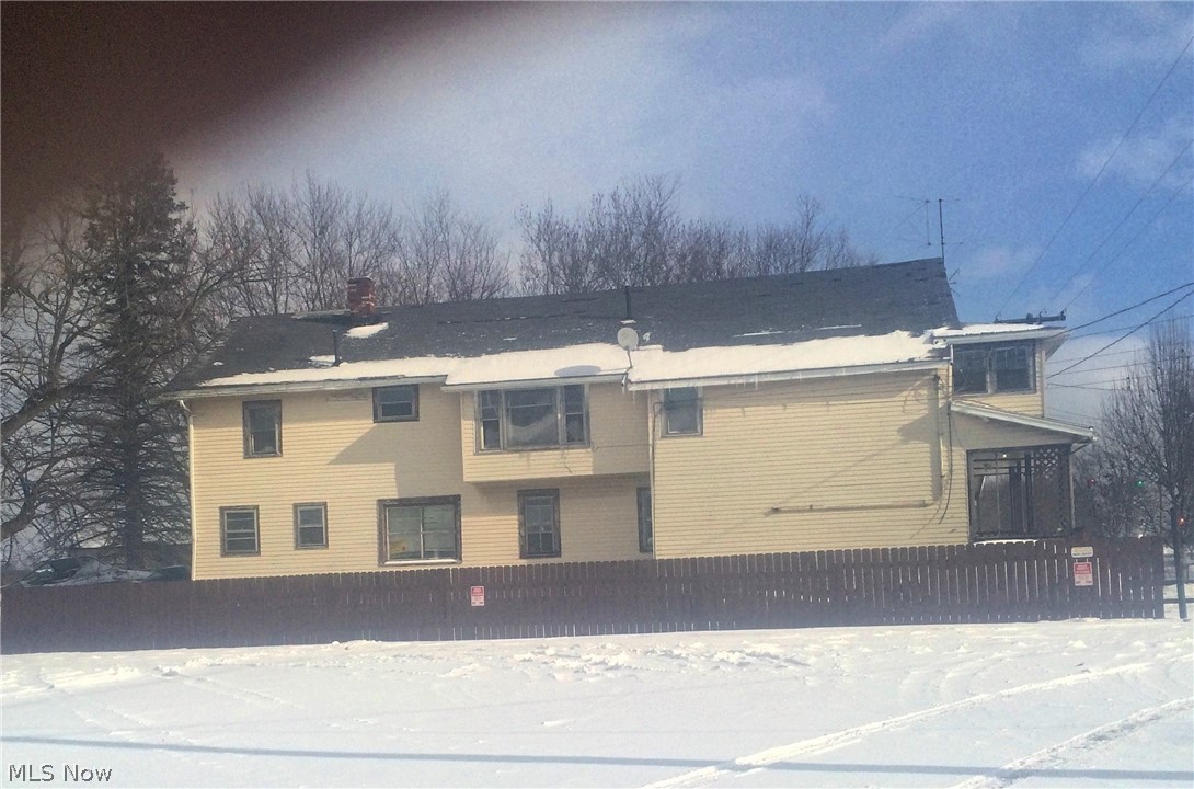 A fully updated one bedroom apartment in the center of Fowler. The building has a new roof and all new windows throughout. Ceramic tile floors in the kitchen and bathroom. A front porch for morning coffee and plenty of open parking on side and rear of building. 12 month lease, no pets. Please fill out application before you scheduling an appointment.