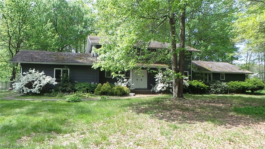 Spacious 5 Bed, 3 1/2 Bath, Colonial On 1.74 Acres near Windmill Lakes golf course. 1st Floor In-law Suite & Laundry. 2 Car Garage & Out- Building.  Property sold AS IS.