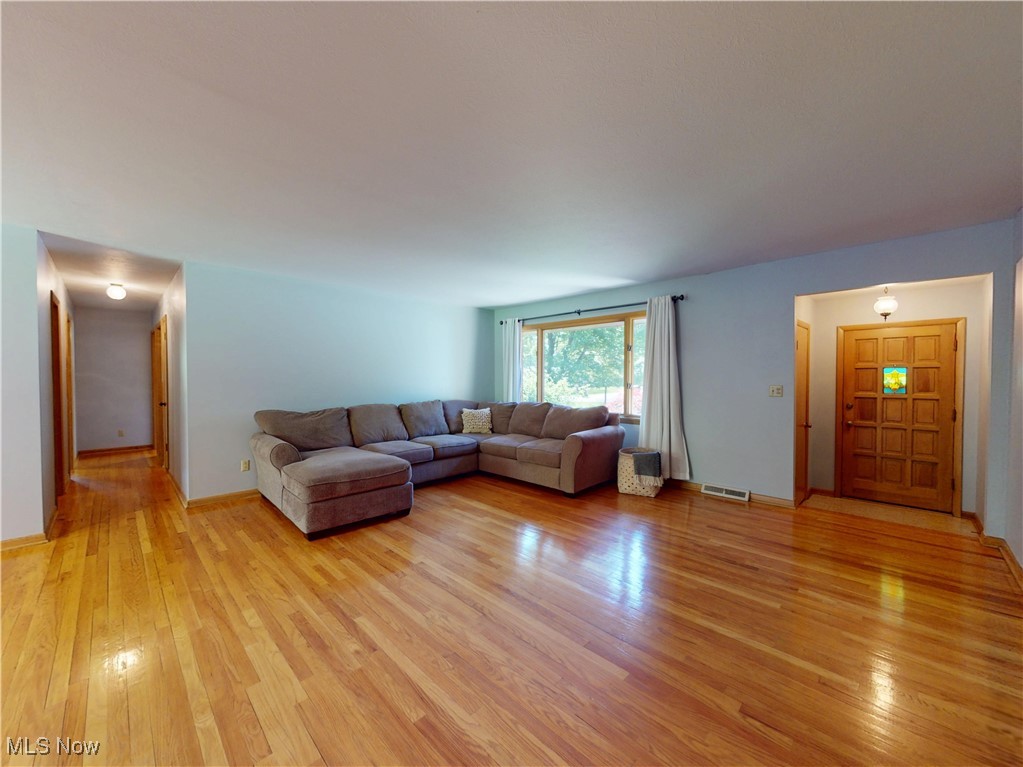 12970 Martin Drive, Parma, Ohio image 3