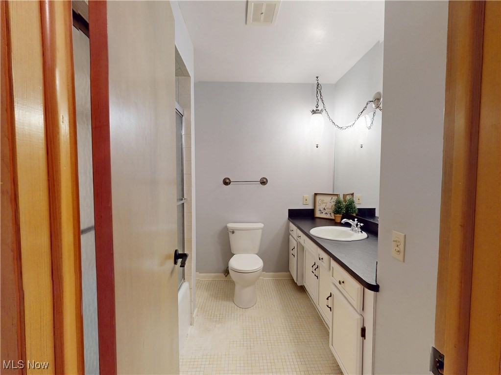 12970 Martin Drive, Parma, Ohio image 18