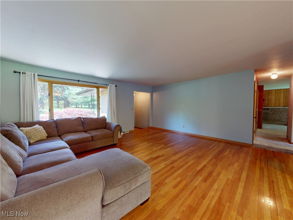 12970 Martin Drive, Parma, Ohio image 6