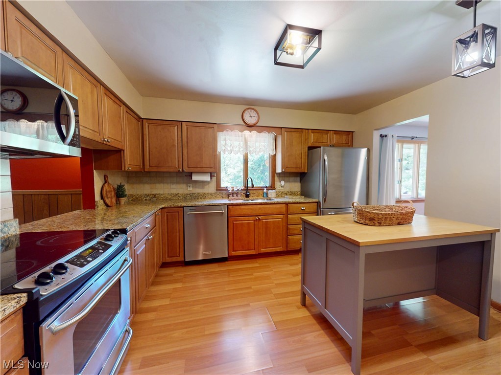 12970 Martin Drive, Parma, Ohio image 10
