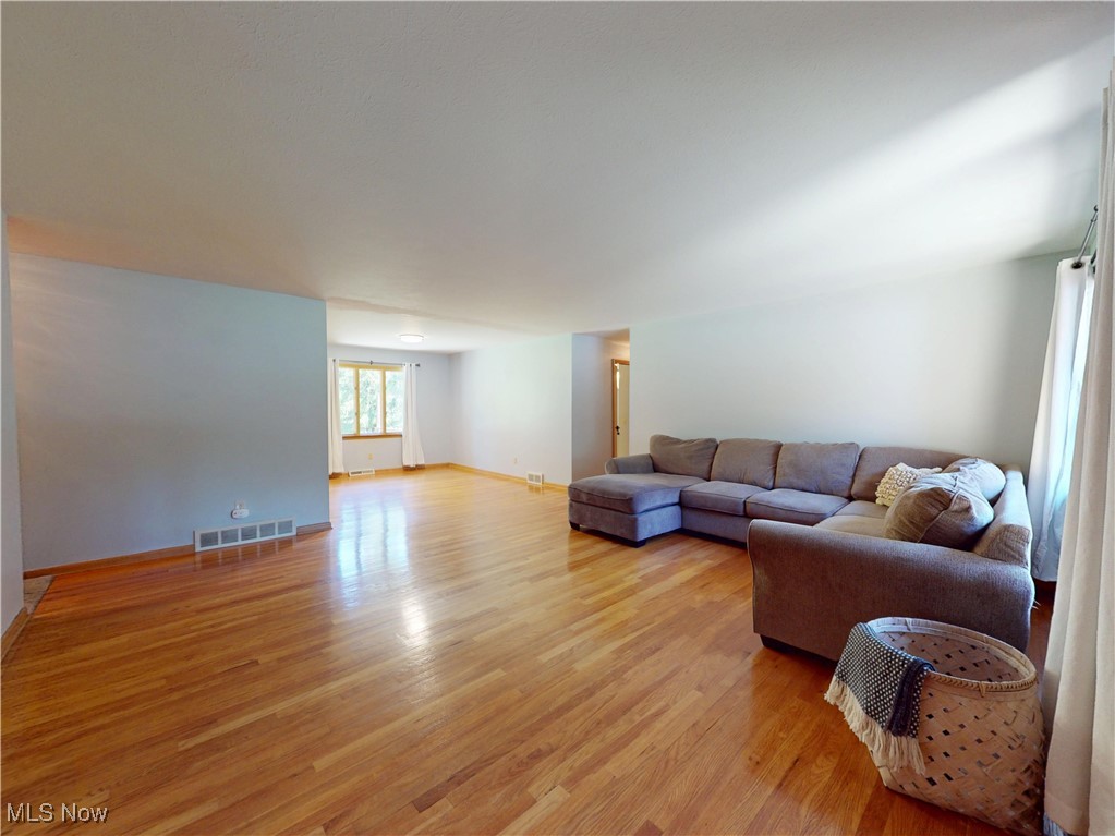 12970 Martin Drive, Parma, Ohio image 5