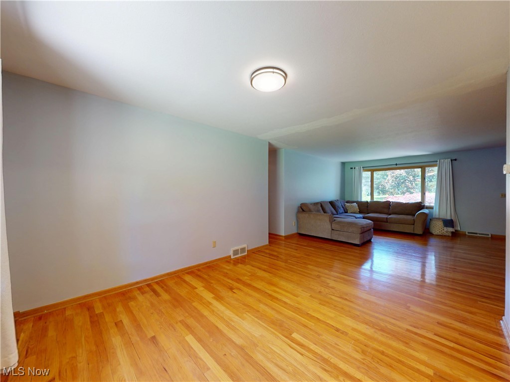 12970 Martin Drive, Parma, Ohio image 9