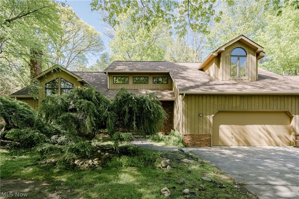 Photo of 33475 Miles Road, Moreland Hills, OH 44022 (MLS # 5209421)